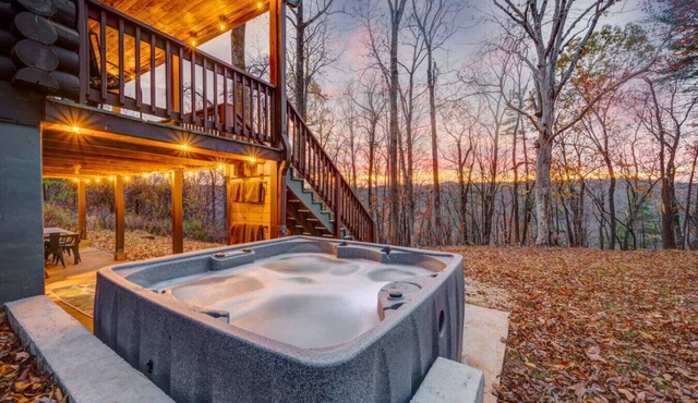 James River Cabin, Riverfront with Hot Tub and Views!