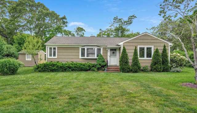 Jamesport Cottage | Walk to Peconic Bay, Fire Pit