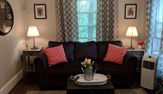 Jamestown charmer close to downtown