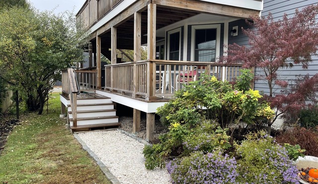 Jamestown In-Town Apartment Unit B -