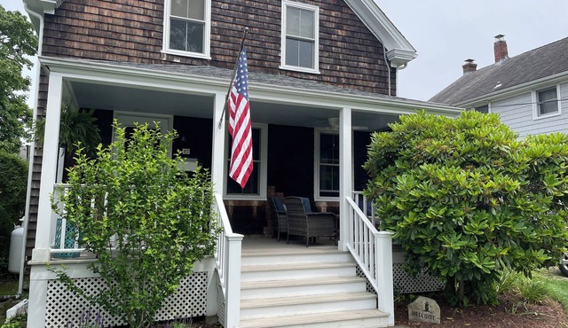 Jamestown, In-Town Cottage, walk to restaurants and shops