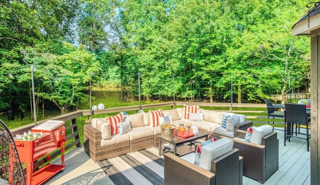 Jamestown Retreat with Hot Tub & More