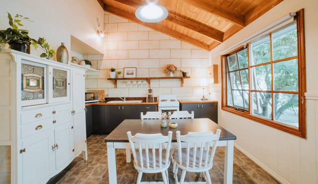 Jamieson Cottages by the River 2