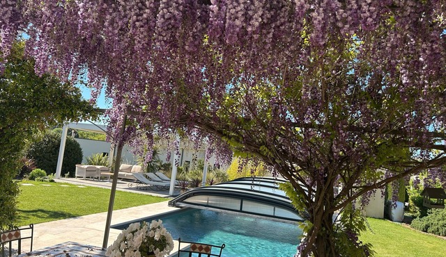 “Jamin” Room with Private Terrace, Wi-Fi, and Air Conditioning