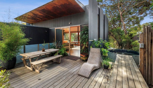 Jan Juc Jungalow with heated plunge pool