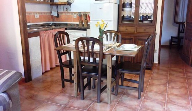 Jana, Apt. Rural. Picos de Europa, near the beach, 4 +1 (5 persons)