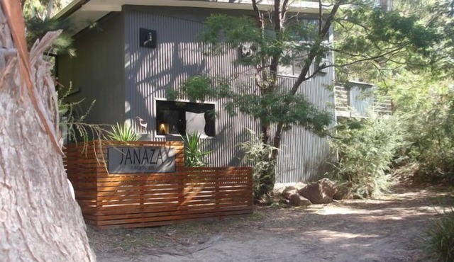 Janaza Retreat right in the middle of Halls Gap township. Pet friendly.