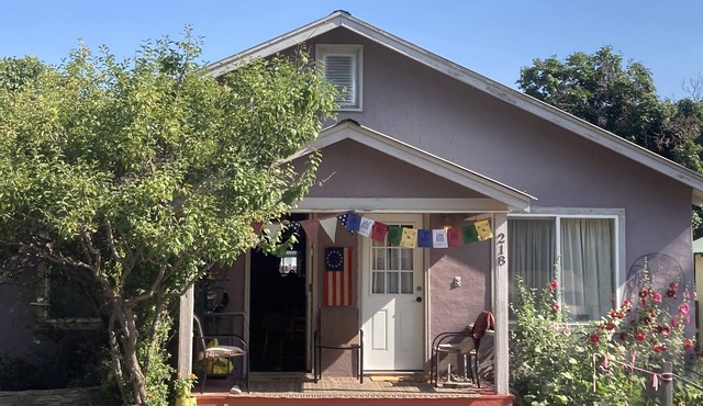 Jane's Place a Garden View ~ 30 mins to Flathead Lake