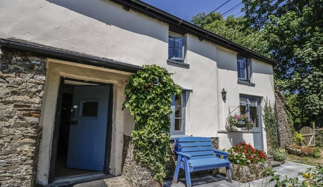 JANE'S PLACE, pet friendly, character holiday cottage in Lifton