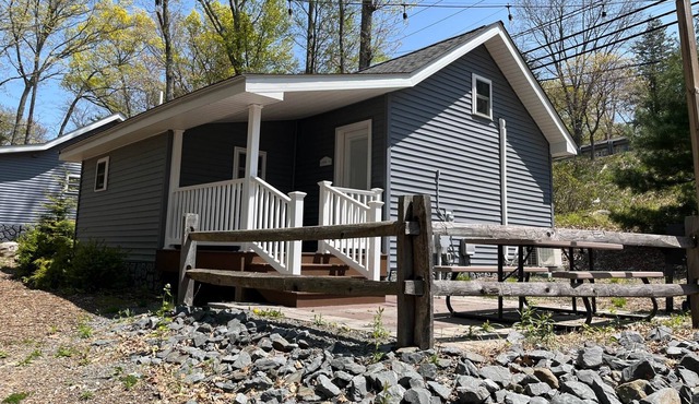 Janes 14 - Lakeside Cabins