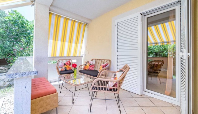 Janezic apartment- Charming 2-Bedroom Apartment with Parking and grill