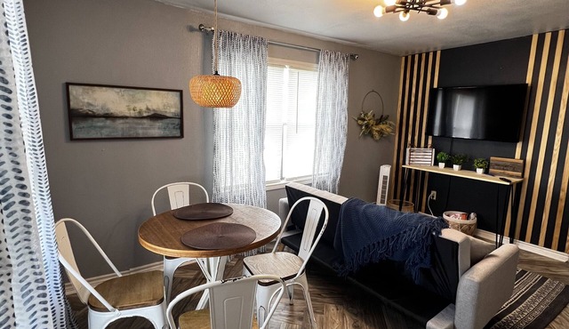 Janie’s cozy cottage minutes from Texas A&M Kingsville