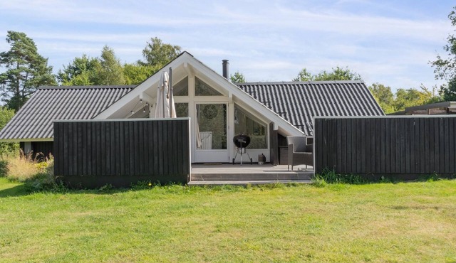 "Janik" - 1.3km from the sea by Interhome