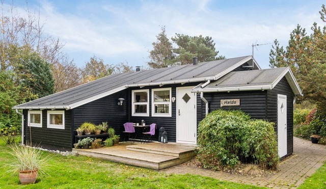 "Jannike" - 150m from the sea by Interhome