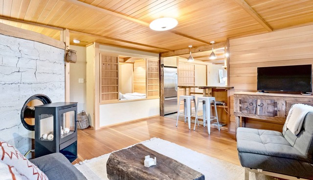 Japanese Craftsman Abode - Mississippi Historic District