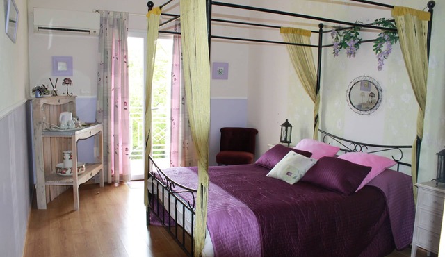 Jardin d'Hiver guest rooms with outdoor pool and jacuzzi