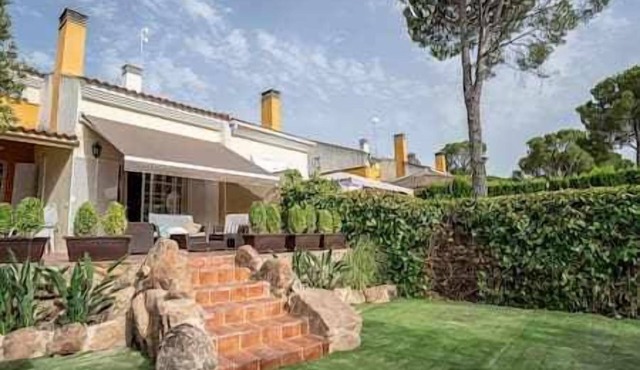 Jardines del Lago House