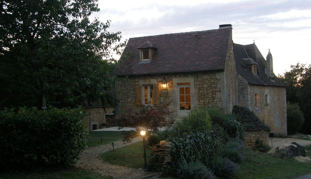 Jardiniers Cottage set in quiet location just outside village