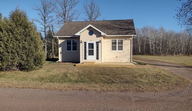 JARS Trailsiide Retreat, 17850 Nordine Rd Charming Lakeview House in Bergland MI