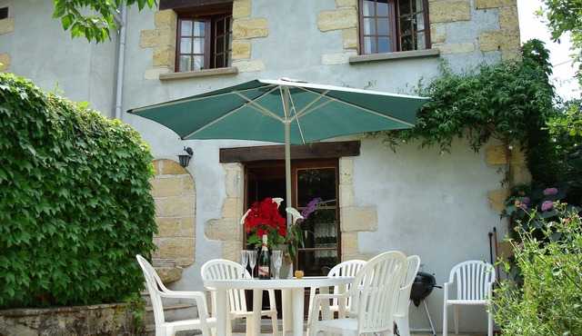 Jasmin Stone country house