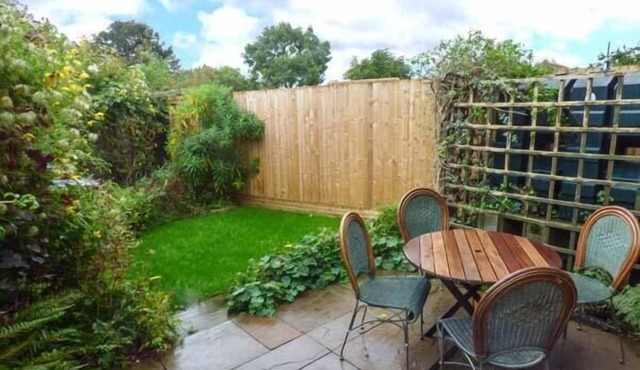 JASMINE COTTAGE, family friendly, with a garden in Dalton Near Thirsk