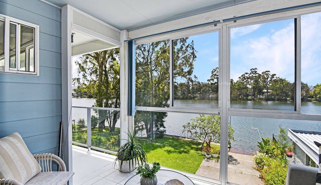 Jasmine Cottage - Large 5 bedroom waterfront home