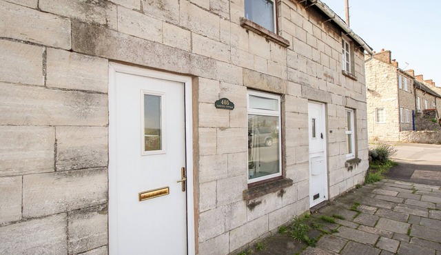 JASMINE COTTAGE, romantic, character holiday cottage in Swanage