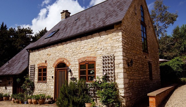 Jasmine Cottage - sleeps 6 guests in 2 bedrooms