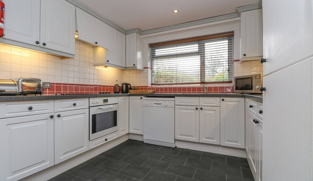 JASMINE, family friendly, country holiday cottage in Wadebridge