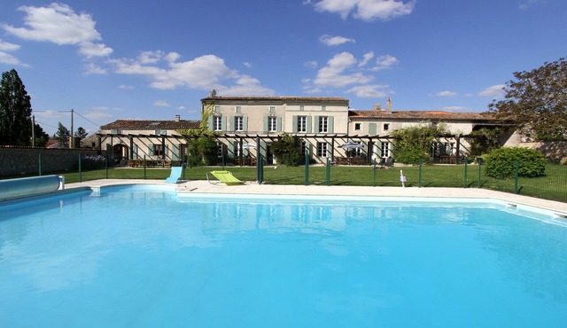 JASMINE heated swimming pool surrounded by vineyards and not far from the beaches