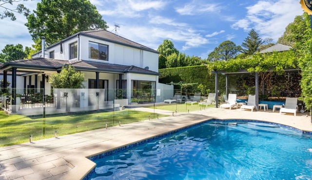 Jasmine House - Pet Friendly with Swimming Pool