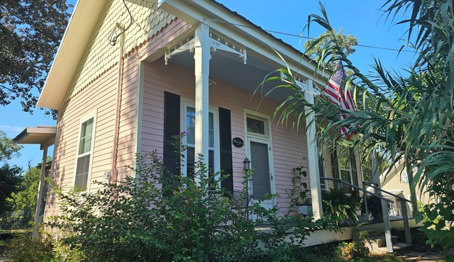 Jasperilla Pink house by Louisiana Hospitality Group