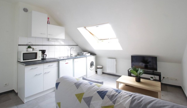 JAURES TRAM COZY PAVILION NEAR STATION 10