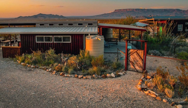 Javelina Hideout: Modern eco-friendly private home