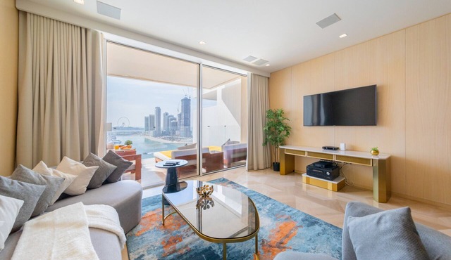 Jaw dropping 2BR Apt with Sea View at FIVE Palm