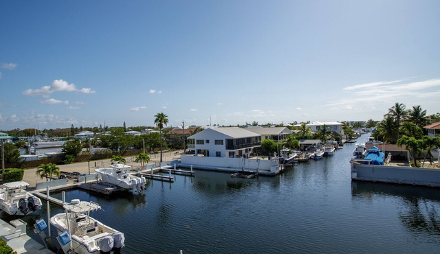 Jaw-dropping Canal View Key Largo Boat Slip, Bay
