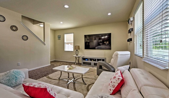 Jax Home w/Yard - 10 Mi to Adventure Landing!