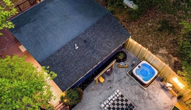 Jax Mountain Getaway MovieRoom Hot Tub yard games