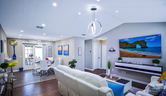 JAXON HOME2-Private Pool& Massive TV Room