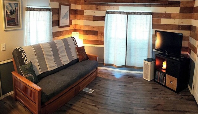 Jay Cooke Cottage: dogs welcome, by the state park with a large yard & firepit