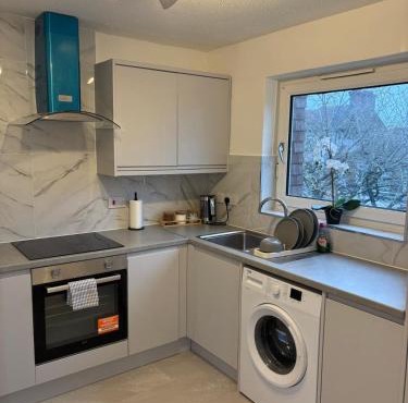 Jay3 Suites - Modern, Spacious & Charming One Bedroom Apartment in Dagenham