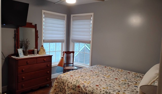 Jayne's Timeless Treasures 1-Bedroom Bed and Breakfast in charming Port Matilda
