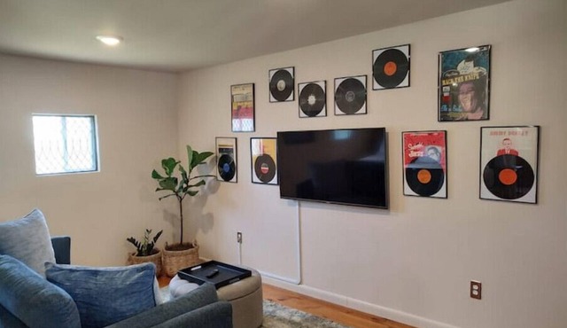 Jazz Studio -2 blocksToPalafoxSt