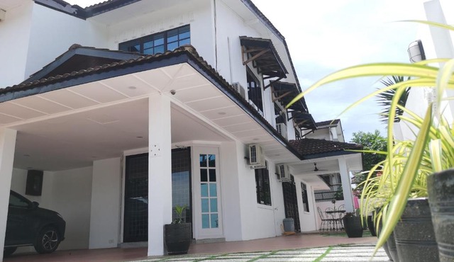 Jb City 5 Bedroom semi-d Near ksl,mid valley ,berjaya waterfront