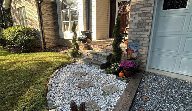 JB’s Hilltop Hideaway is a peaceful, quite home only 3 minutes from downtown.