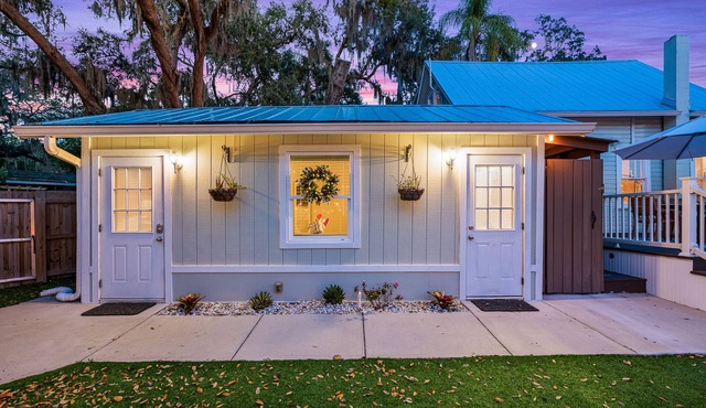 JD's Hideaway By The Sea: 2 Blocks off Main!