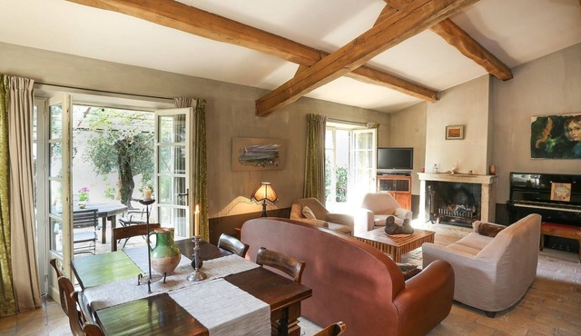 JDV Holidays Maison Fleurie - characterful with private pool, overlooking Nice