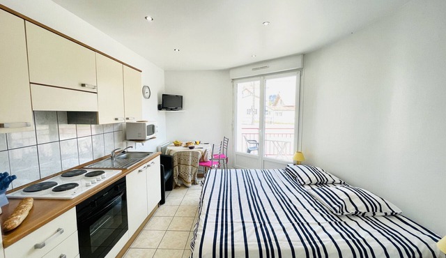 Jean De La Fontaine: Studio near the Bains les Bains thermal baths