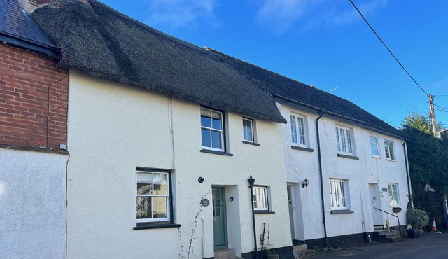 JEAN'S COTTAGE, pet friendly, character holiday cottage in Silverton