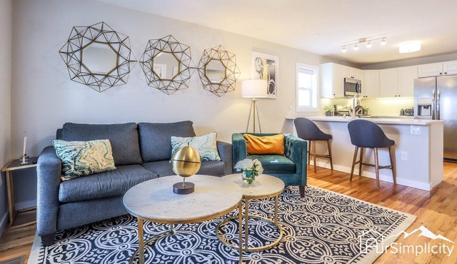 Jeff Park Elegance Remodeled Walk to Stadium